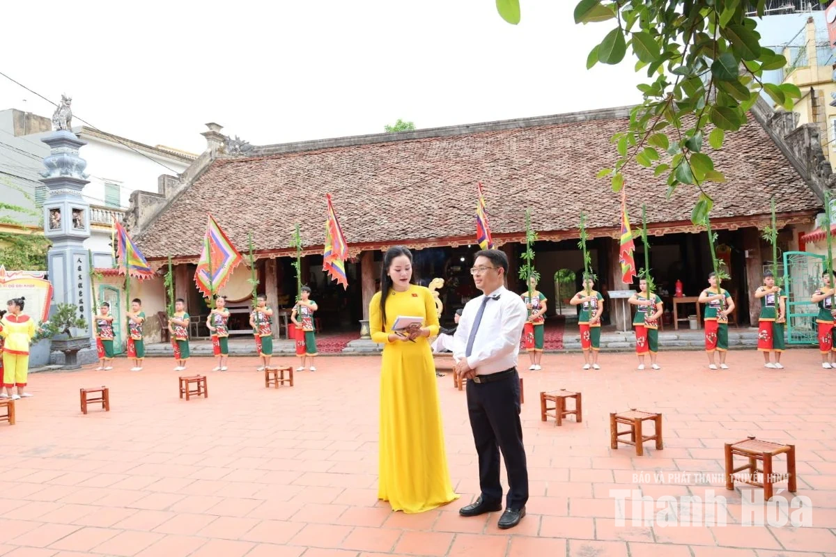 Xã Hoằng Lộc đẩy mạnh chuyển đổi số, quảng bá di tích Bảng Môn Đình qua livestream