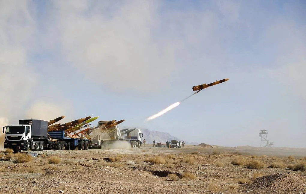 Mỹ tấn công Iran lần đầu tiên sau hơn 1 tháng, Iran đáp trả mạnh mẽ