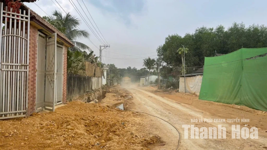 Người dân khổ sở vì con đường đang thi công