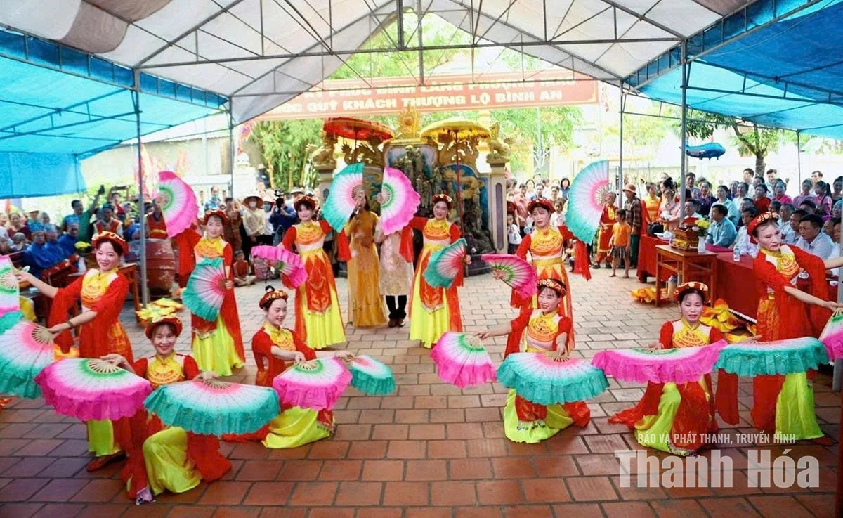 Những câu lạc bộ “giữ lửa” làng quê