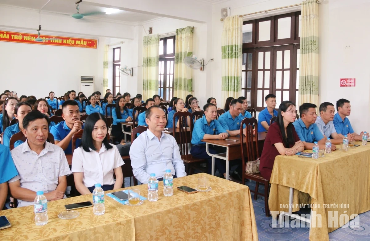 Bế giảng lớp bồi dưỡng nhận thức về Đảng cho cán bộ, đoàn viên công đoàn ưu tú