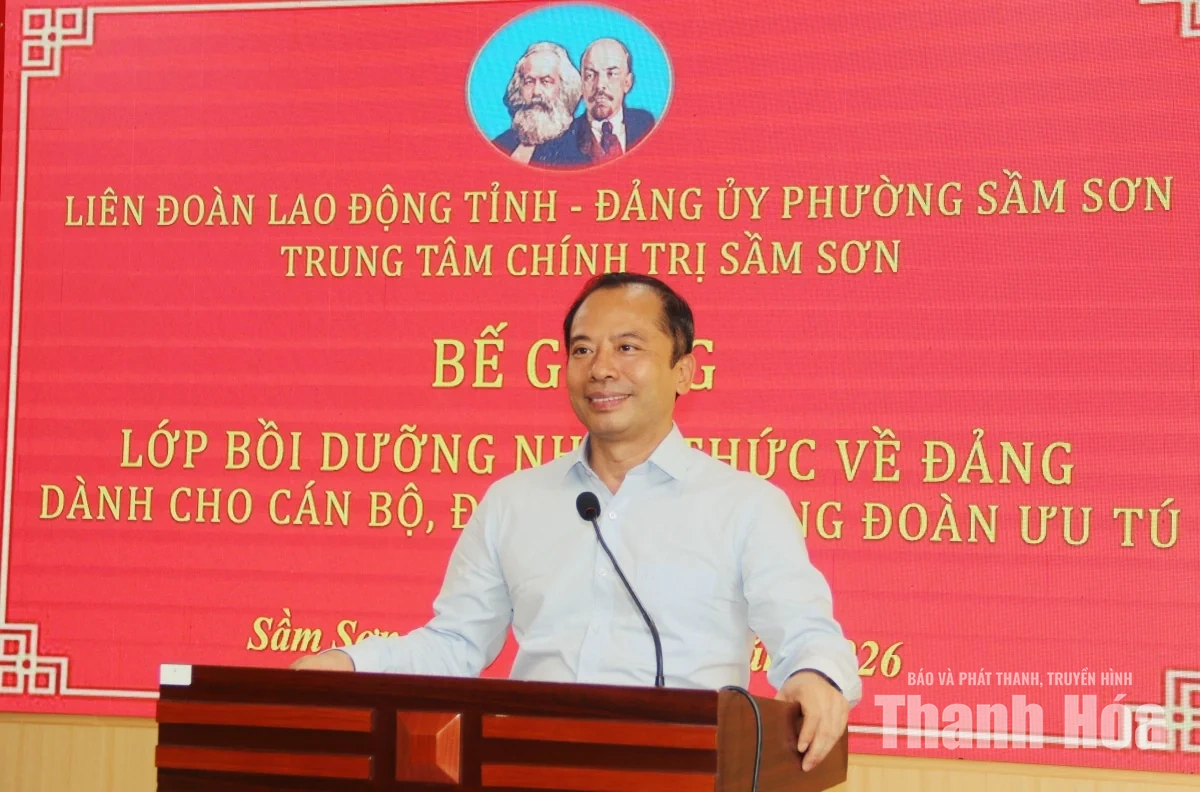 Bế giảng lớp bồi dưỡng nhận thức về Đảng cho cán bộ, đoàn viên công đoàn ưu tú