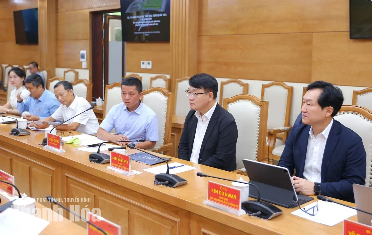 Chủ tịch UBND tỉnh Tô Anh Dũng làm việc với Công ty TNHH Kho ngầm xăng dầu Dầu khí Việt Nam