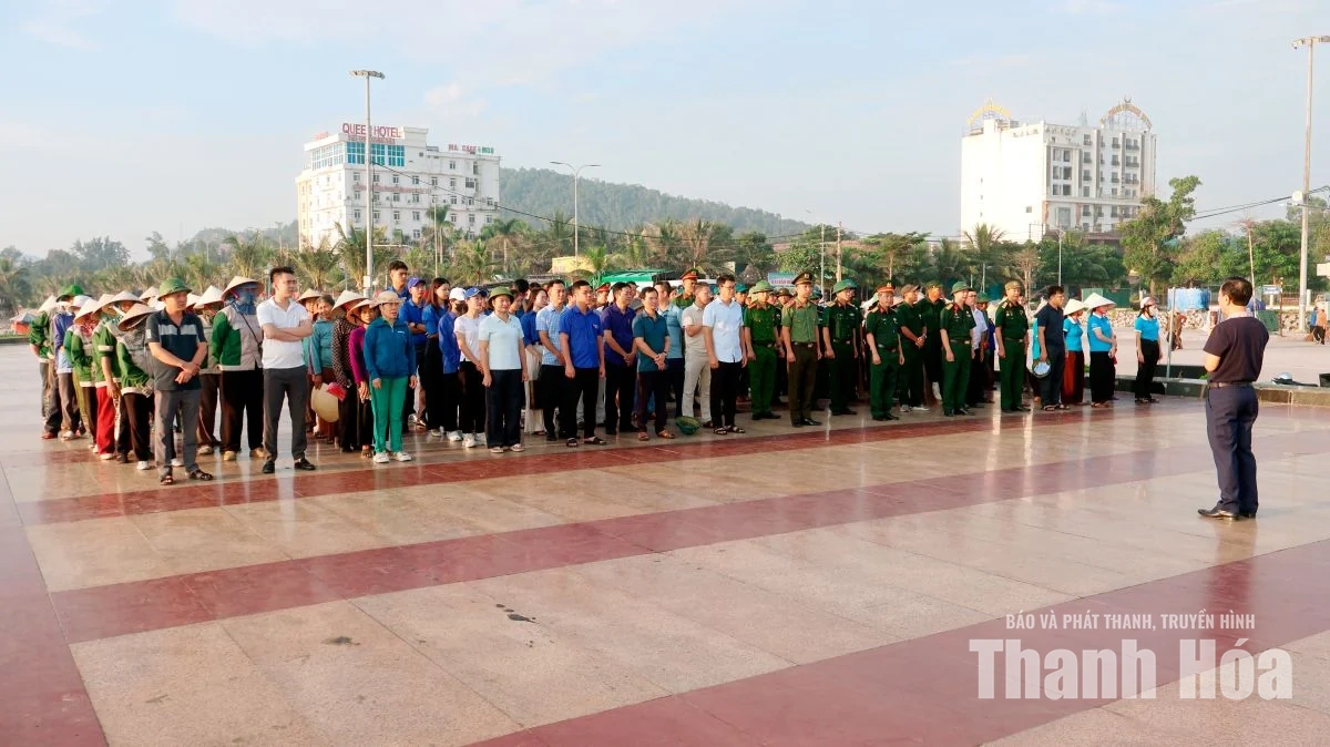 Phường Tĩnh Gia ra quân tổng vệ sinh môi trường và chỉnh trang cảnh quan đô thị