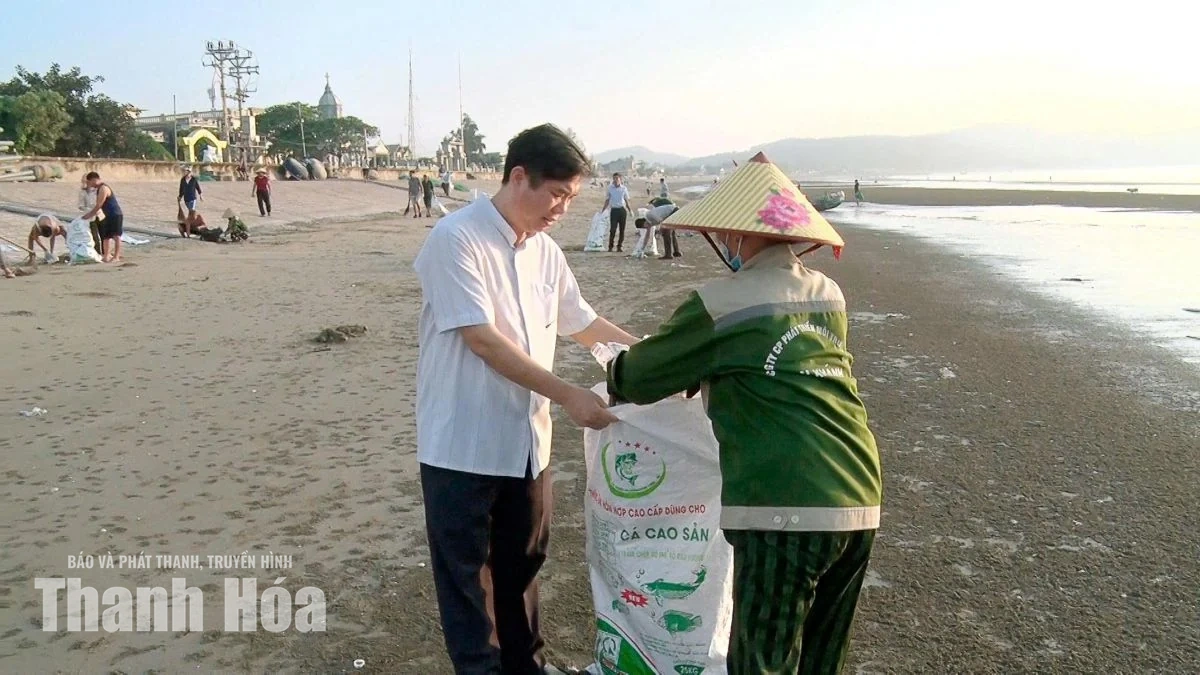 Phường Tĩnh Gia ra quân tổng vệ sinh môi trường và chỉnh trang cảnh quan đô thị