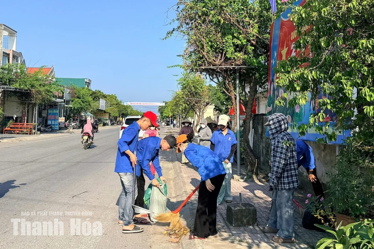 Xã Tiên Trang ra quân tổng vệ sinh môi trường