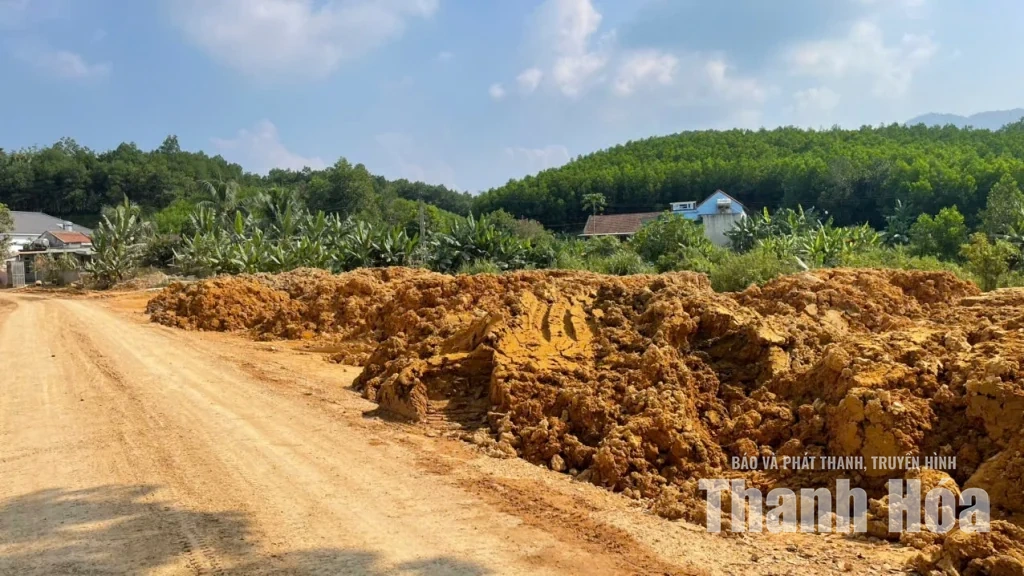 Người dân khổ sở vì con đường đang thi công
