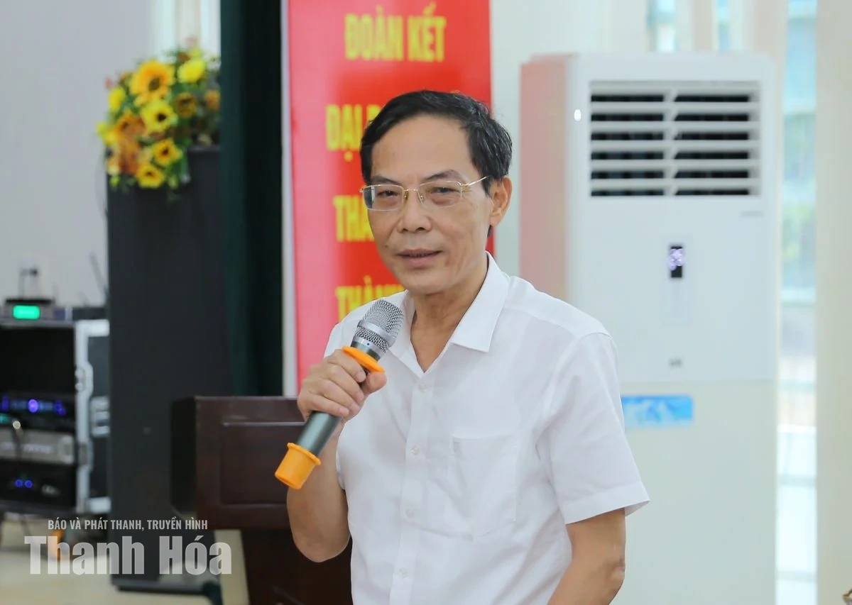 Chủ tịch UBND tỉnh Tô Anh Dũng làm việc với Sở Y tế