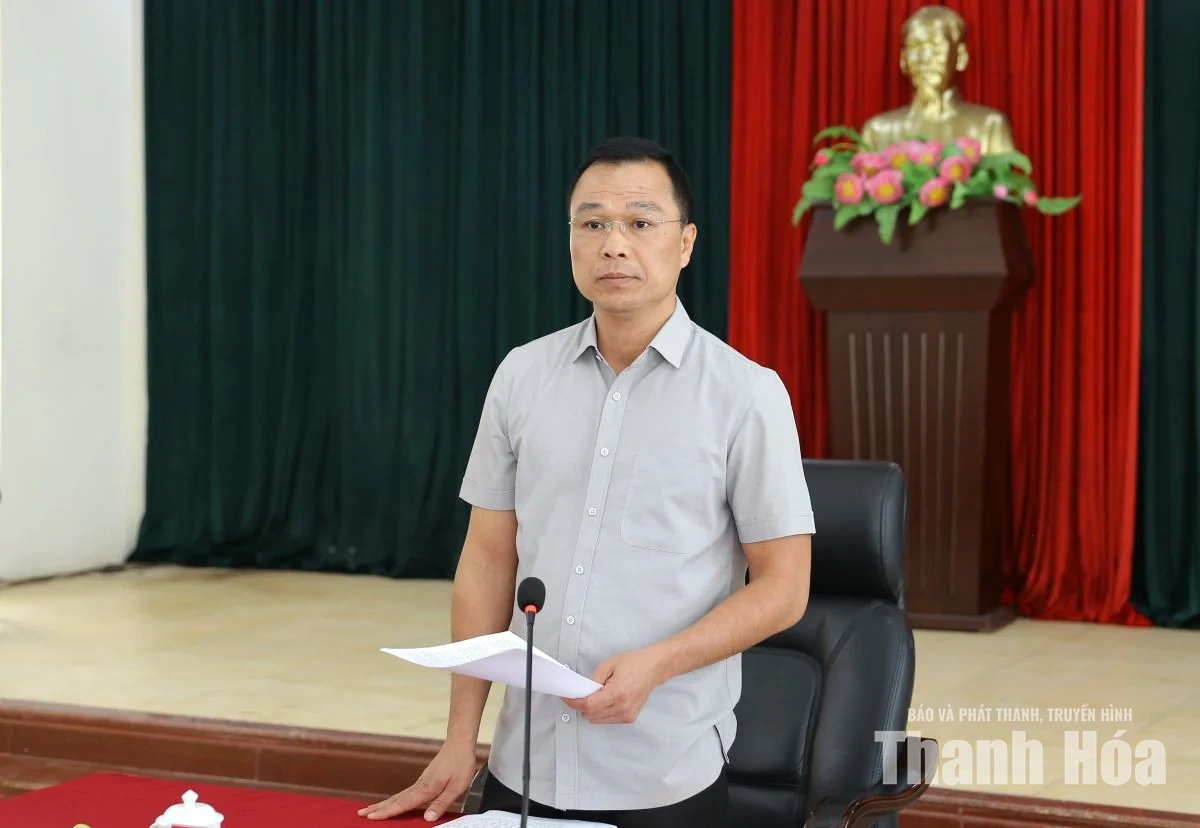 Chủ tịch UBND tỉnh Tô Anh Dũng làm việc với Sở Y tế