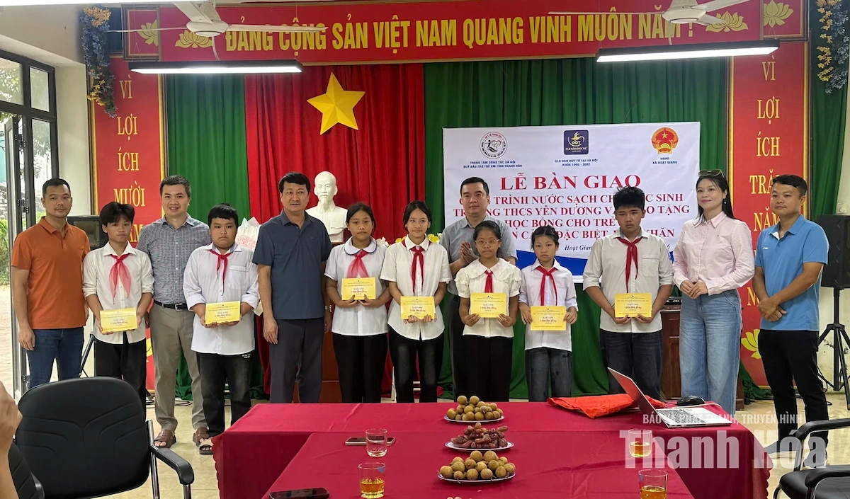 Bàn giao công trình nước sạch cho Trường THCS Yên Dương