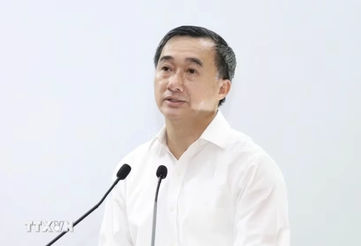 Tạm đình chỉ công tác đối với Thứ trưởng Bộ Y tế Trần Văn Thuấn