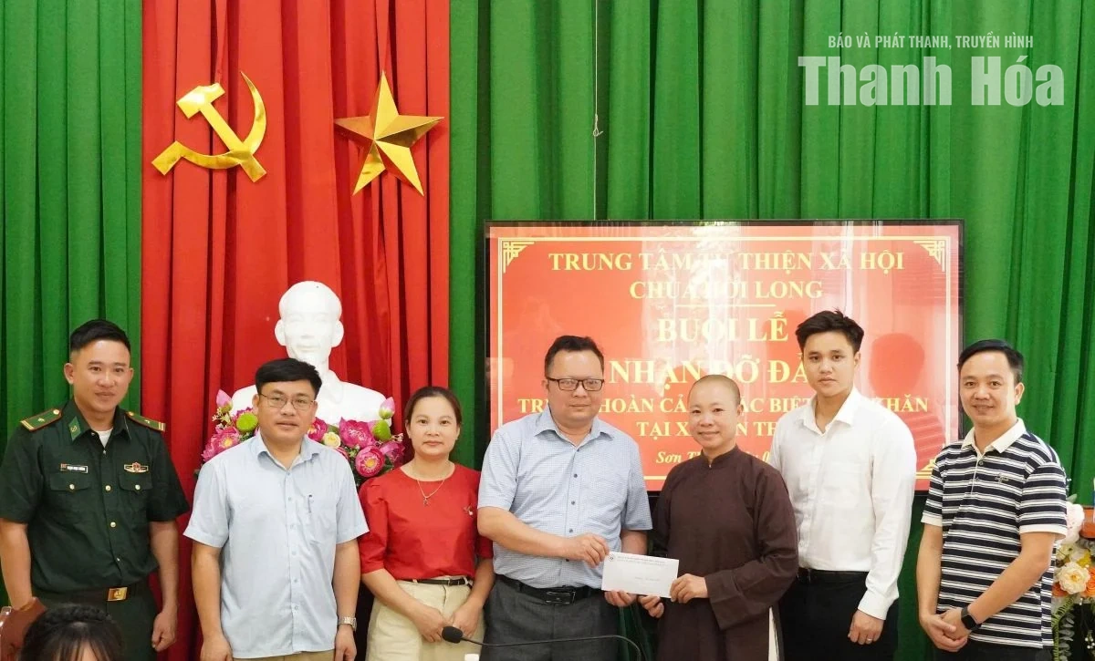 Trung tâm Từ thiện xã hội chùa Hồi Long nhận đỡ đầu học sinh nghèo sau thông tin của Báo điện tử Thanh Hóa