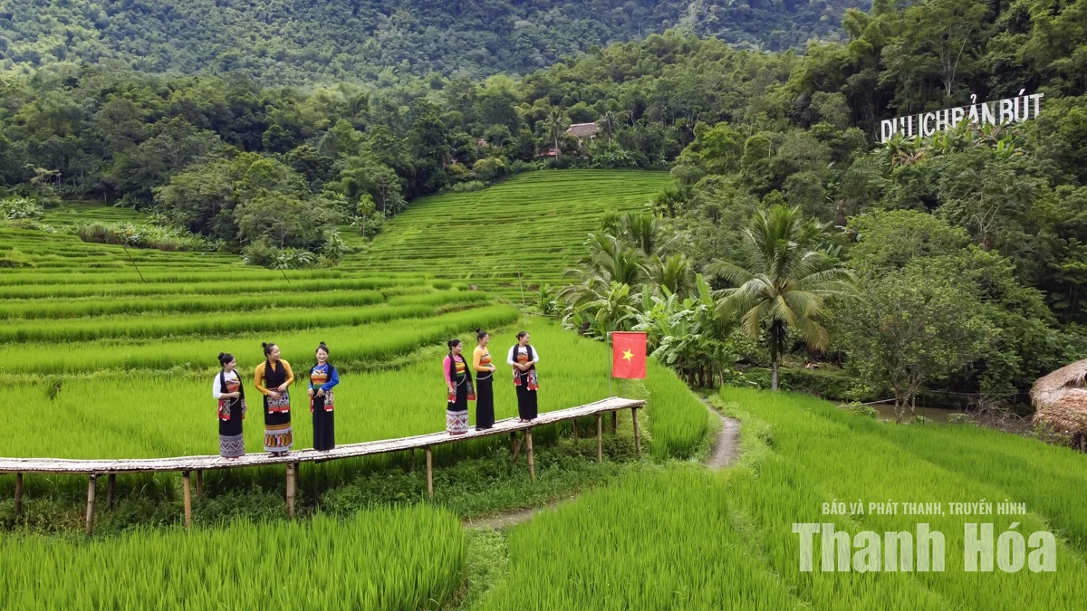 Bản Bút hút khách từ những giá trị văn hóa truyền thống
