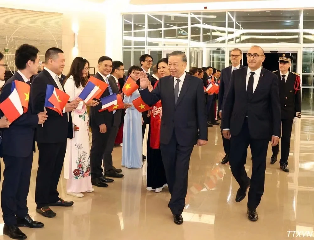 Tổng Bí thư, Chủ tịch nước Tô Lâm bắt đầu thăm chính thức Cộng hòa Pháp và dự Hội nghị Thượng đỉnh Không gian vũ trụ tại Paris