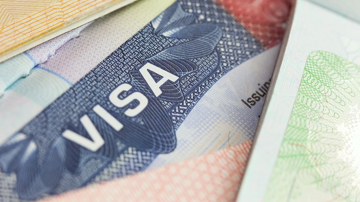 Mỹ nối lại xử lý thị thực nhập cư cho Hungary và Ba Lan