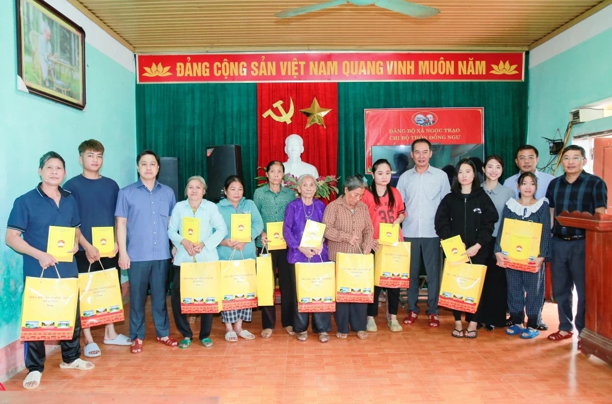 Phó Bí thư Tỉnh ủy Trịnh Tuấn Sinh kiểm tra công tác ứng phó mưa lũ tại một số địa phương