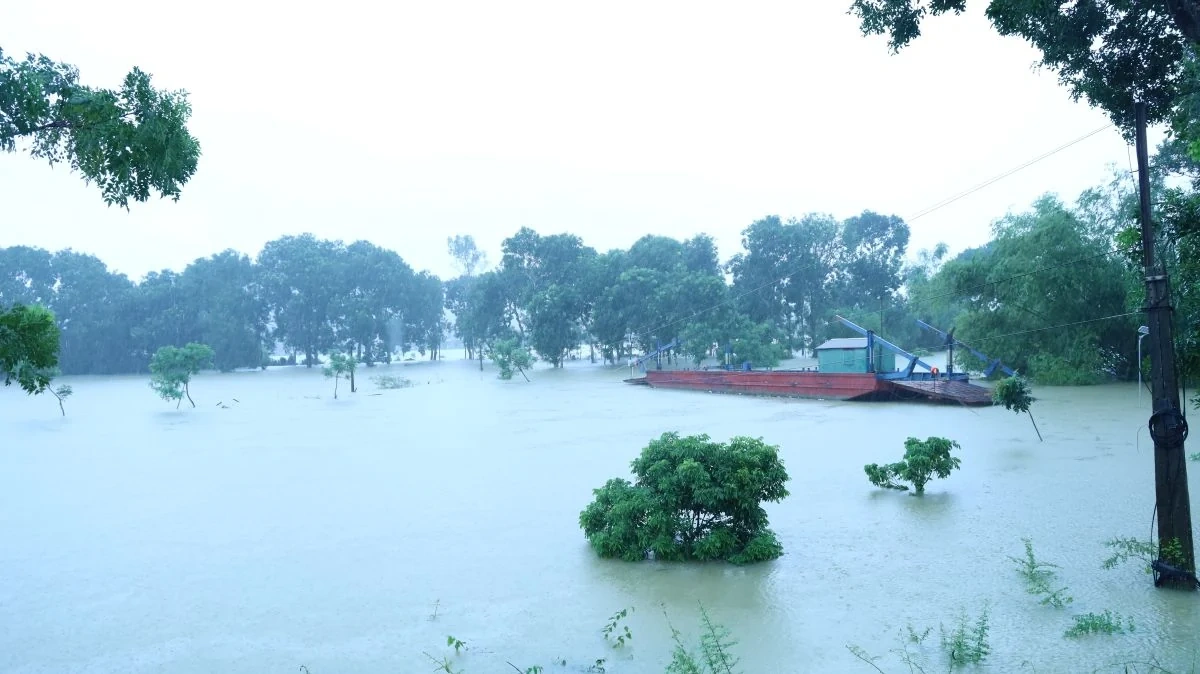 Phó Chủ tịch Thường trực UBND tỉnh Mai Xuân Liêm kiểm tra, chỉ đạo tình hình ứng phó với mưa lũ