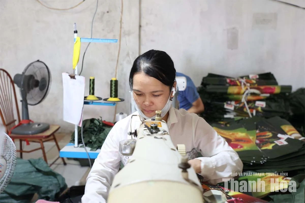Mở sinh kế cho phụ nữ yếu thế