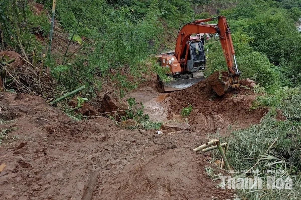 Khẩn trương xây dựng phương án thông xe trên tuyến đường từ xã Mường Lát đi bản Chim, xã Nhi Sơn