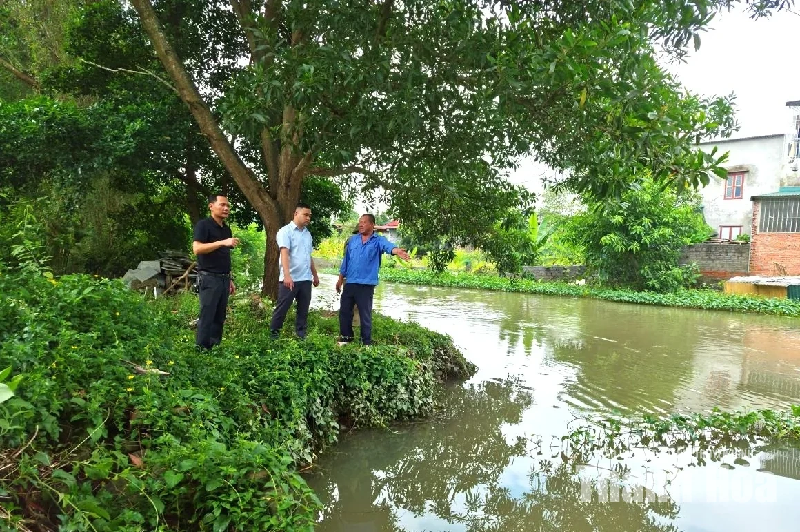 Ra quân xử lý môi trường, khơi thông dòng chảy tại phường Hạc Thành