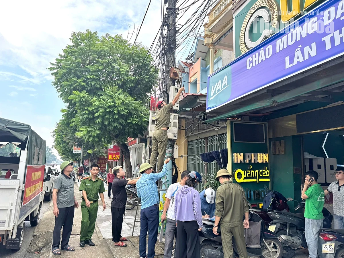 Xã Lưu Vệ ra quân cao điểm thiết lập trật tự công cộng, vệ sinh môi trường