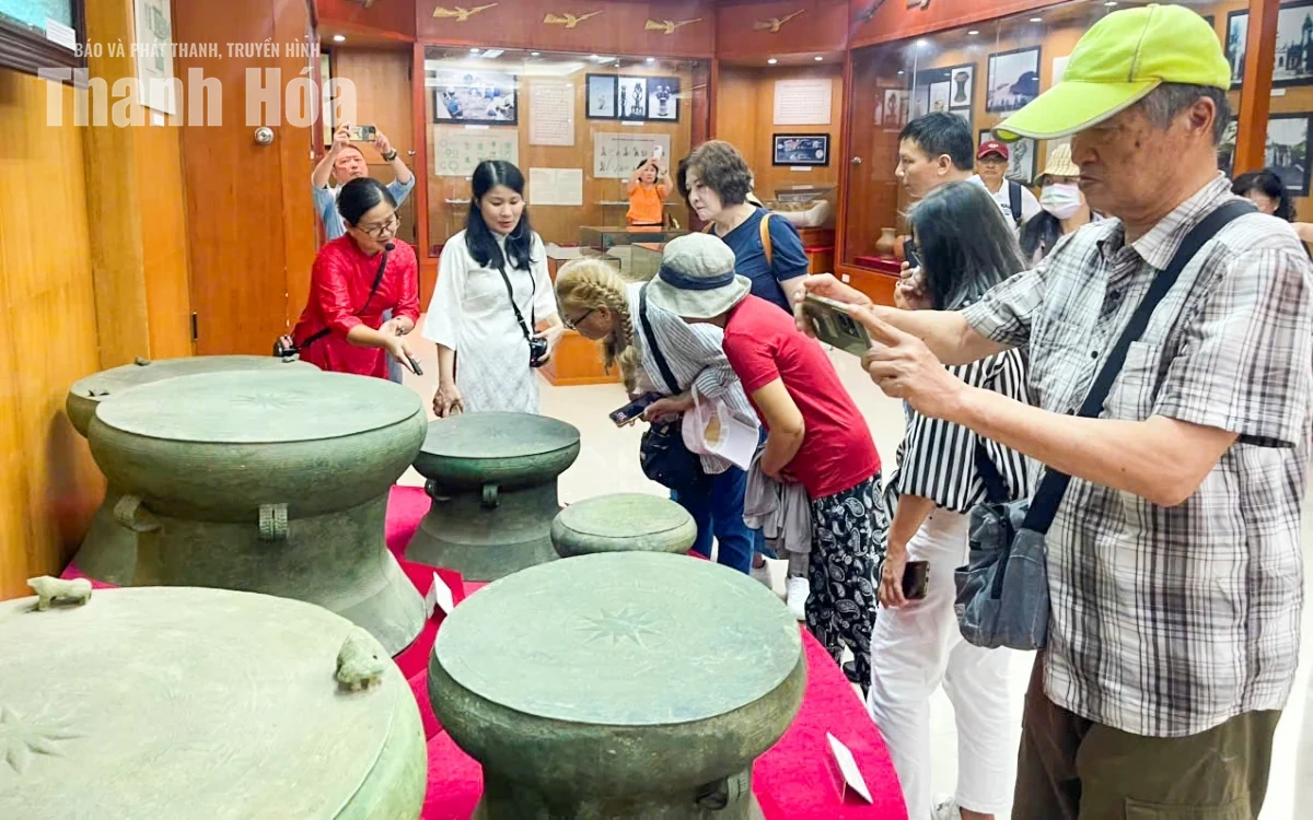 Bắc một nhịp cầu văn hóa để trống đồng từ làng nghề đi ra thế giới