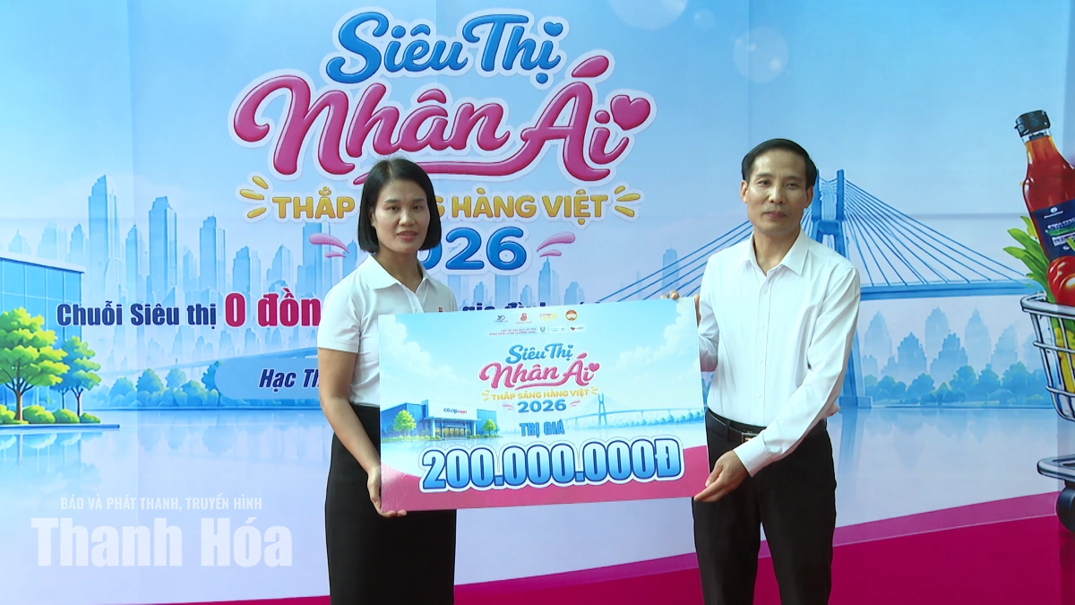 Người dân Hạc Thành trải nghiệm “Siêu thị nhân ái - Thắp sáng hàng Việt”