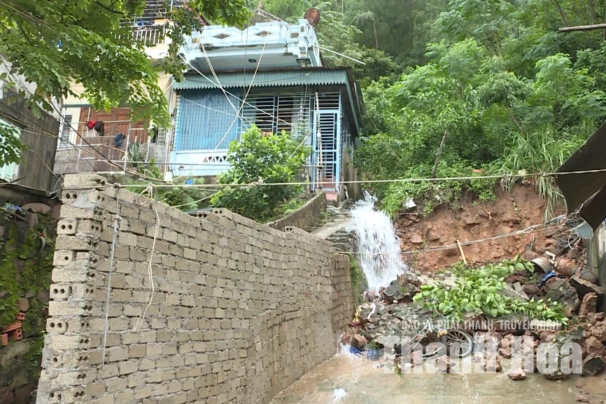 Phường Nghi Sơn: 1 nhà dân và một công trình phụ bị sập, 13 nhà đứng trước nguy cơ sập