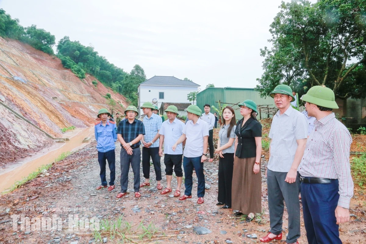Phó Bí thư Tỉnh ủy Trịnh Tuấn Sinh kiểm tra công tác ứng phó mưa lũ tại một số địa phương