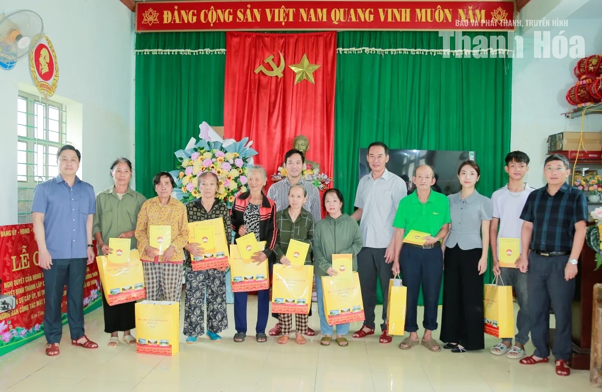 Phó Bí thư Tỉnh ủy Trịnh Tuấn Sinh kiểm tra công tác ứng phó mưa lũ tại một số địa phương