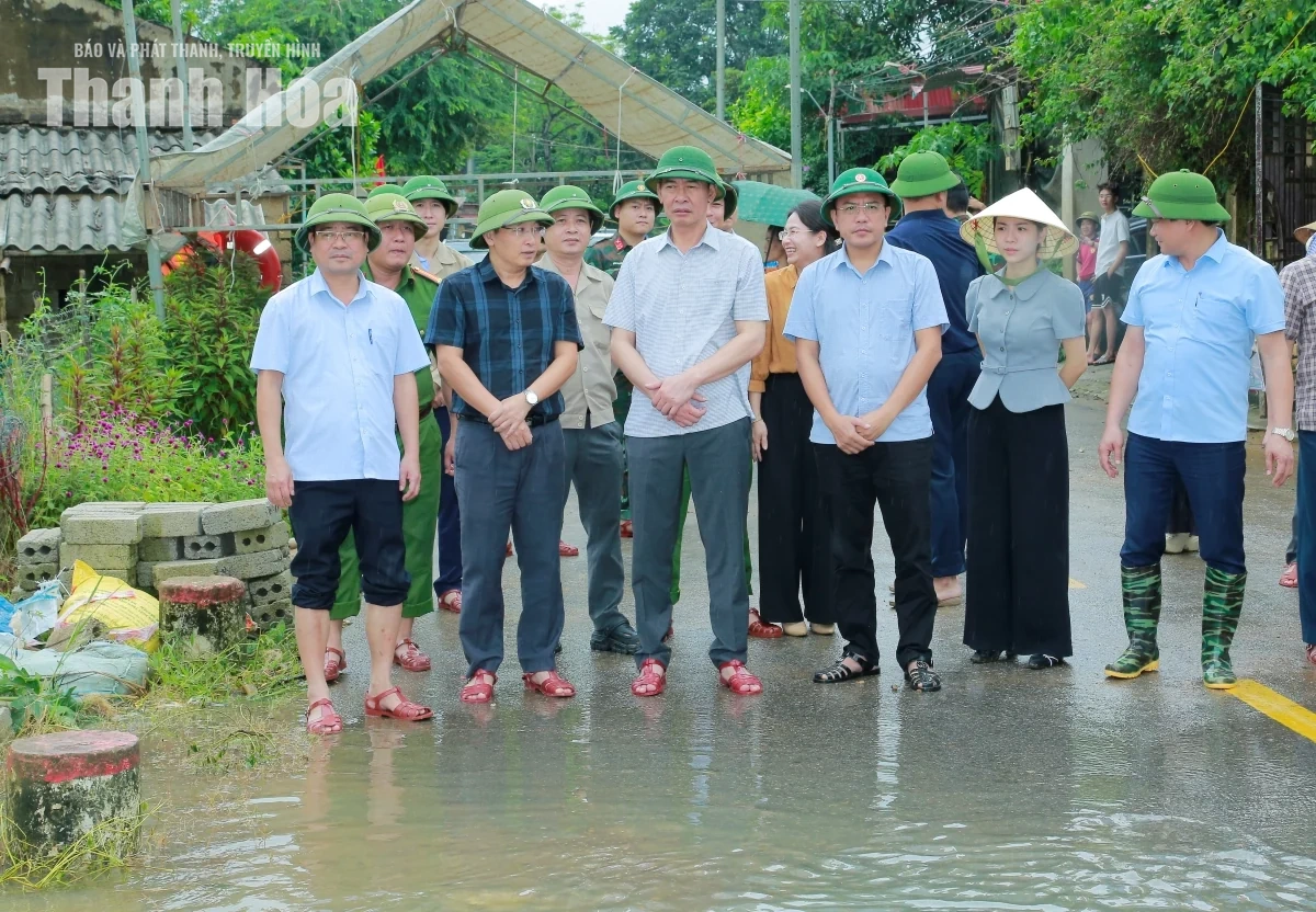 Phó Bí thư Tỉnh ủy Trịnh Tuấn Sinh kiểm tra công tác ứng phó mưa lũ tại một số địa phương