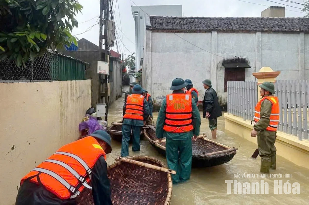Lực lượng vũ trang huy động 15.206 cán bộ, chiến sĩ và dân quân tự vệ tập trung ứng phó mưa lũ