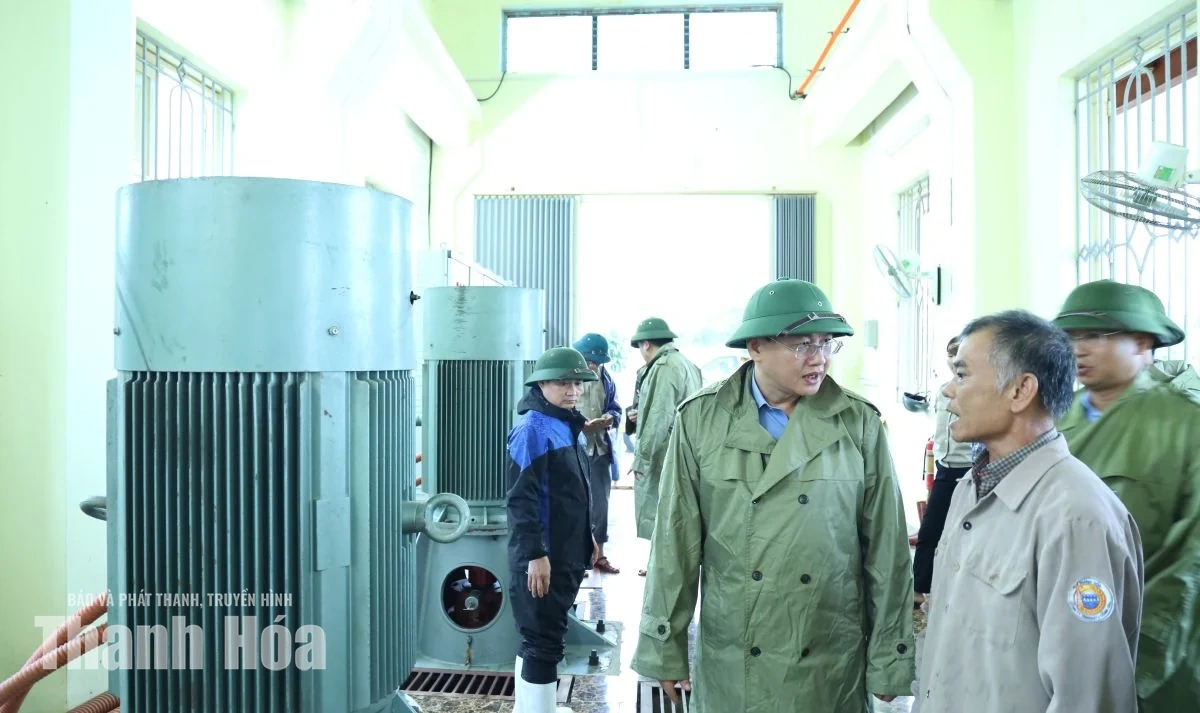 Phó Chủ tịch Thường trực UBND tỉnh Mai Xuân Liêm kiểm tra, chỉ đạo tình hình ứng phó với mưa lũ