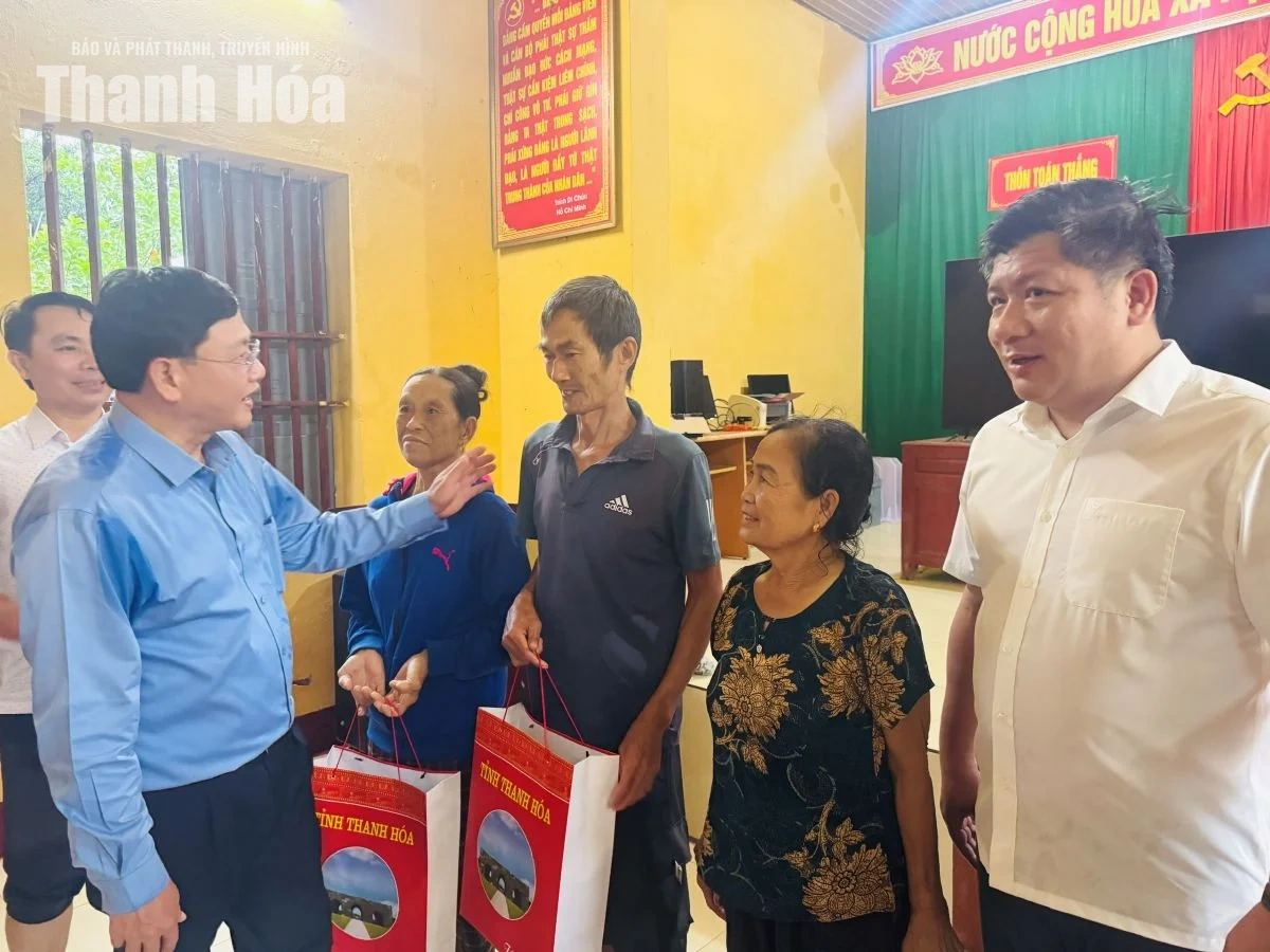 Phó Chủ tịch Thường trực UBND tỉnh Mai Xuân Liêm kiểm tra, chỉ đạo tình hình ứng phó với mưa lũ