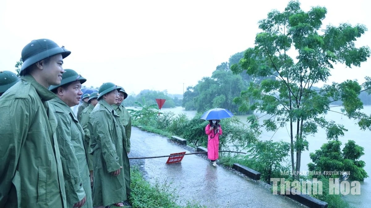 Phó Chủ tịch Thường trực UBND tỉnh Mai Xuân Liêm kiểm tra, chỉ đạo tình hình ứng phó với mưa lũ