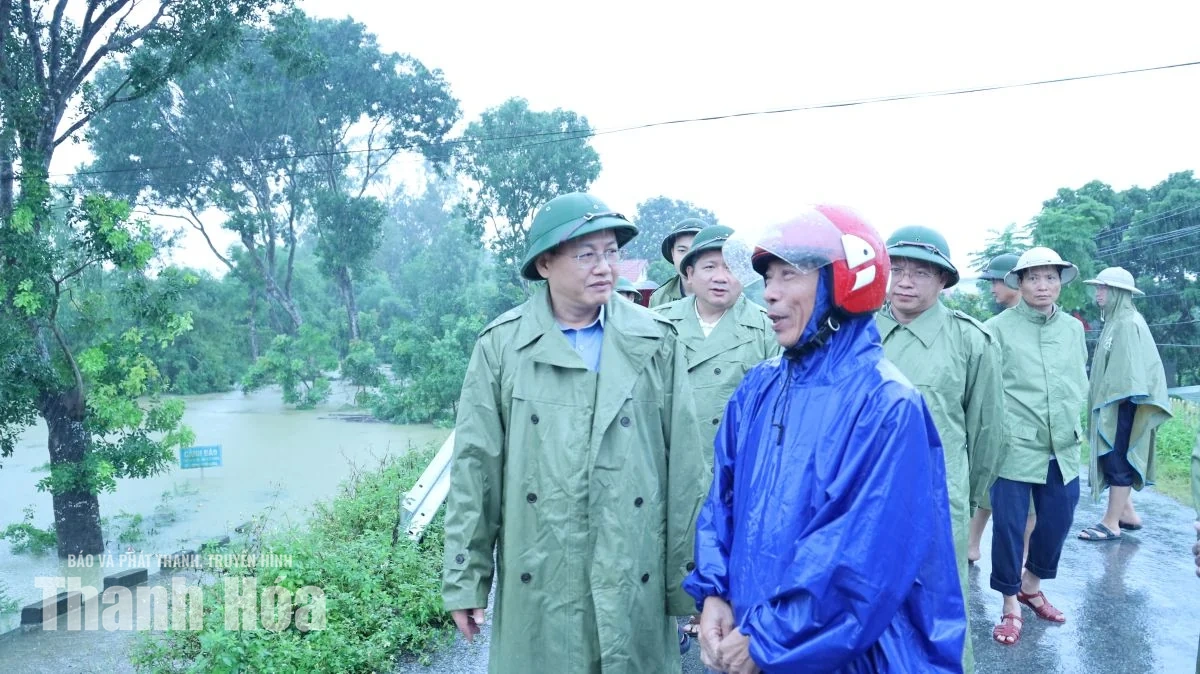 Phó Chủ tịch Thường trực UBND tỉnh Mai Xuân Liêm kiểm tra, chỉ đạo tình hình ứng phó với mưa lũ