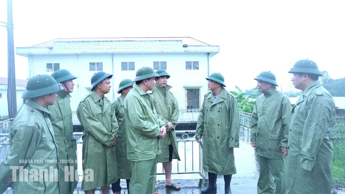 Phó Chủ tịch Thường trực UBND tỉnh Mai Xuân Liêm kiểm tra, chỉ đạo tình hình ứng phó với mưa lũ