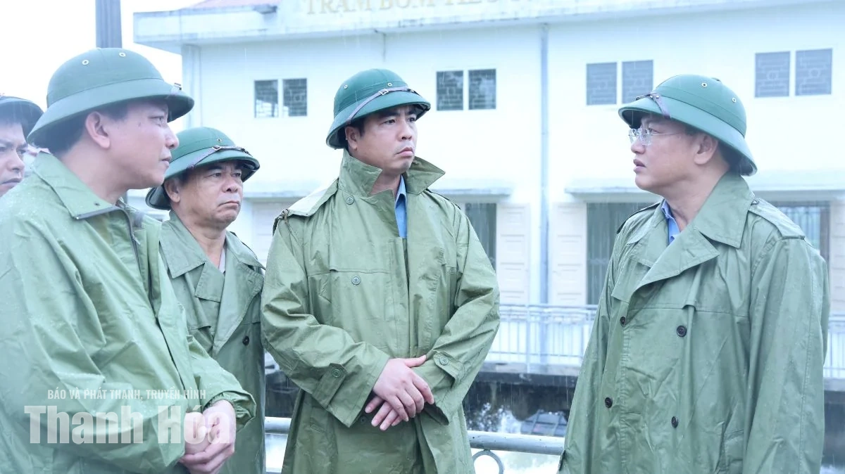 Phó Chủ tịch Thường trực UBND tỉnh Mai Xuân Liêm kiểm tra, chỉ đạo tình hình ứng phó với mưa lũ
