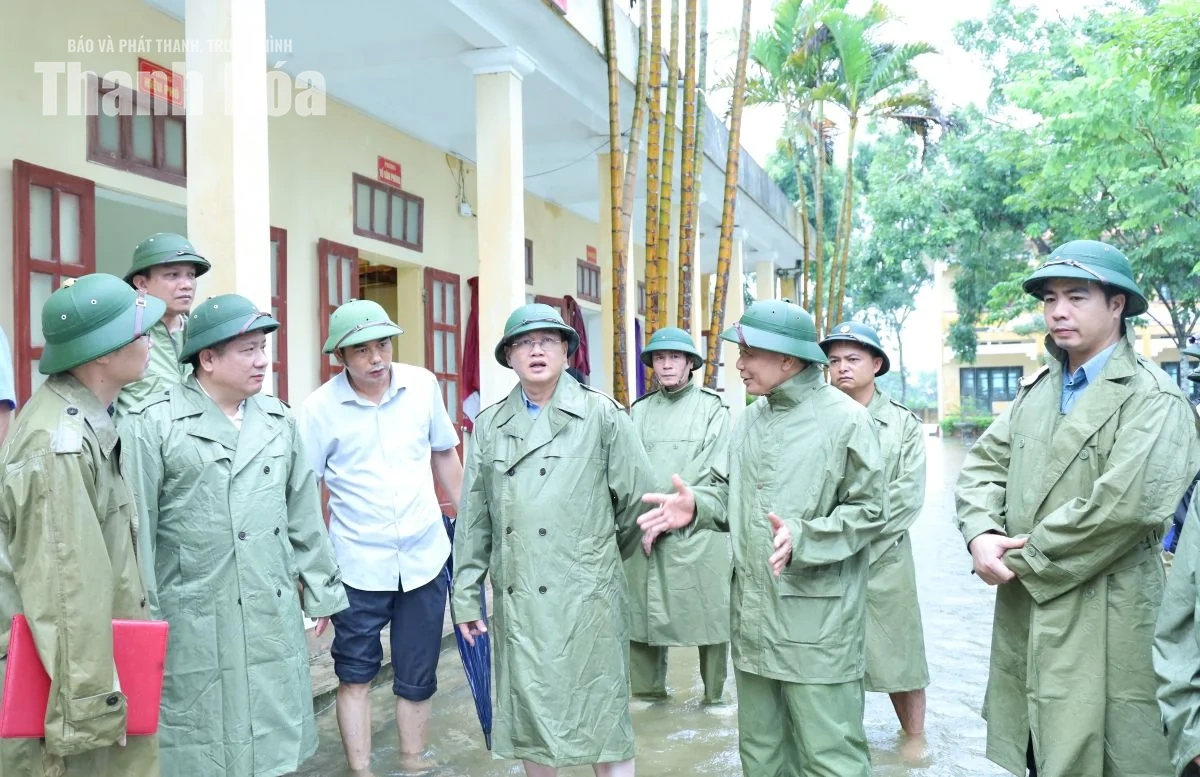 Phó Chủ tịch Thường trực UBND tỉnh Mai Xuân Liêm kiểm tra, chỉ đạo tình hình ứng phó với mưa lũ