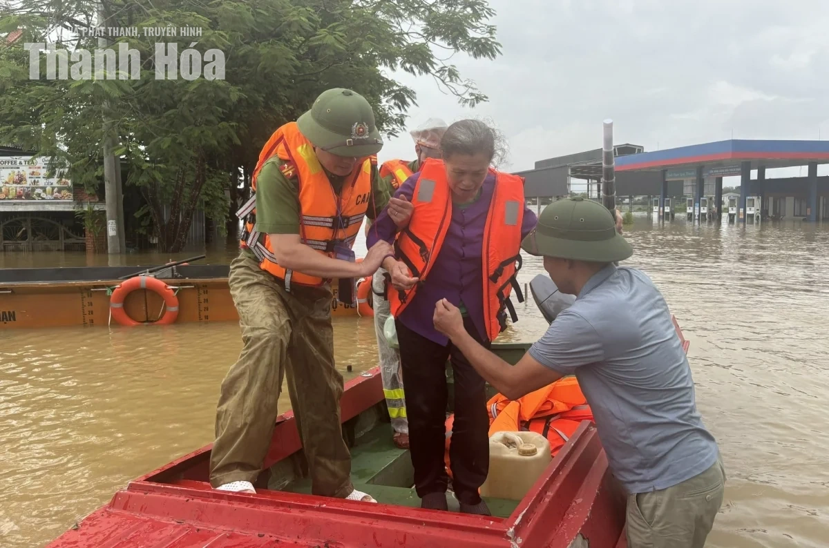 Căng mình ứng phó mưa lũ