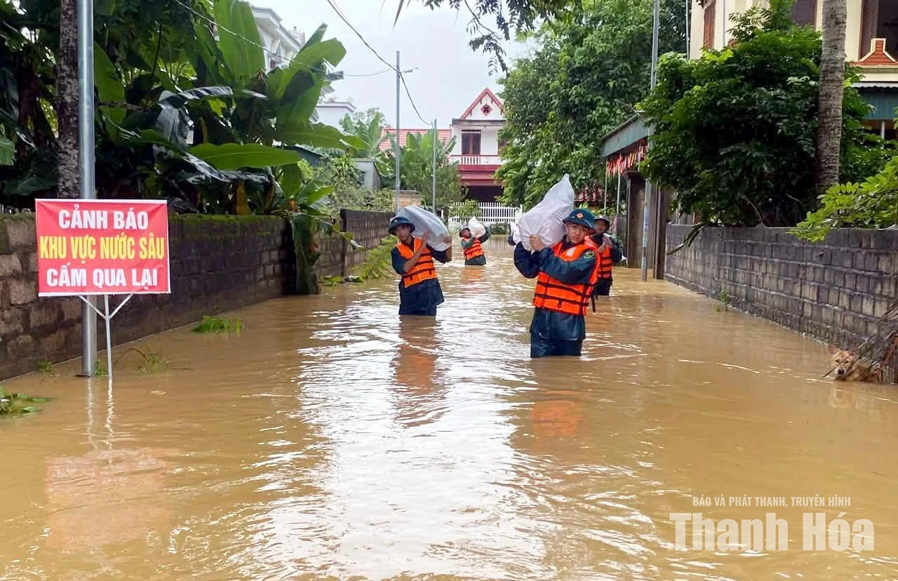 Căng mình ứng phó mưa lũ