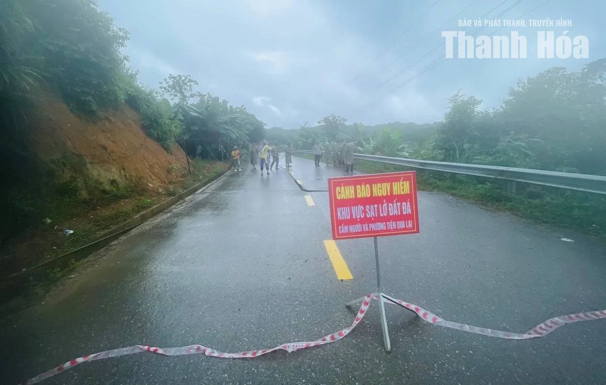 Xuất hiện vết nứt lớn gây sạt trượt trên đồi Lau Ván, xã Linh Sơn