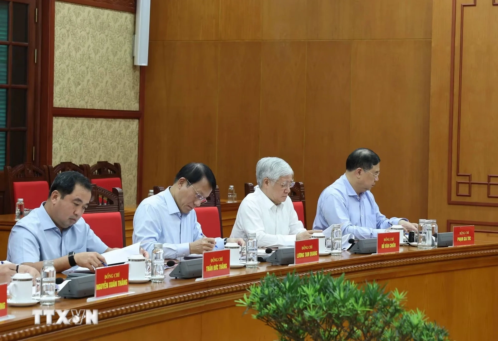 Tổng Bí thư, Chủ tịch nước Tô Lâm: Hoàn thiện quy định về đảng viên làm kinh tế tư nhân, phát huy nguồn lực cho phát triển