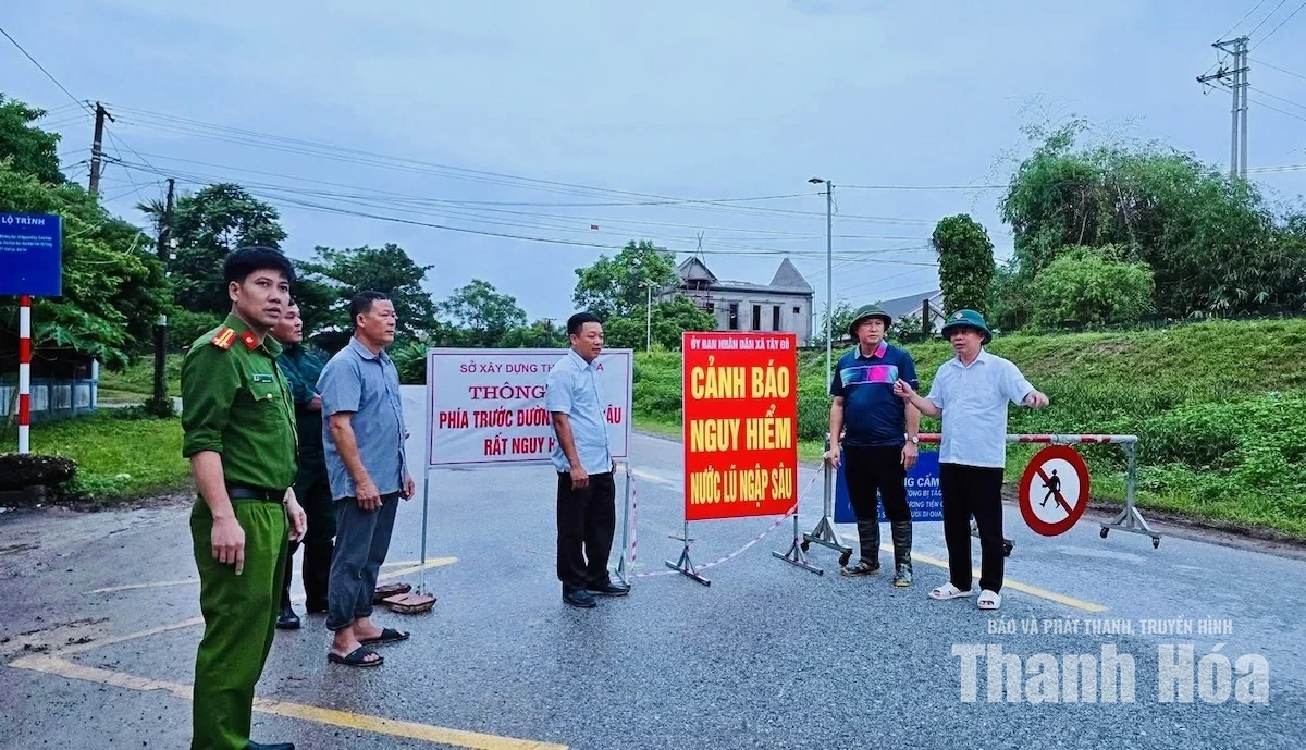 Quốc lộ 45 qua xã Tây Đô bị ngập sâu, giao thông tạm thời gián đoạn