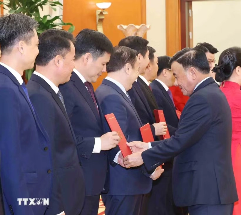 Công bố 12 quyết định của Bộ Chính trị, Ban Bí thư về công tác cán bộ