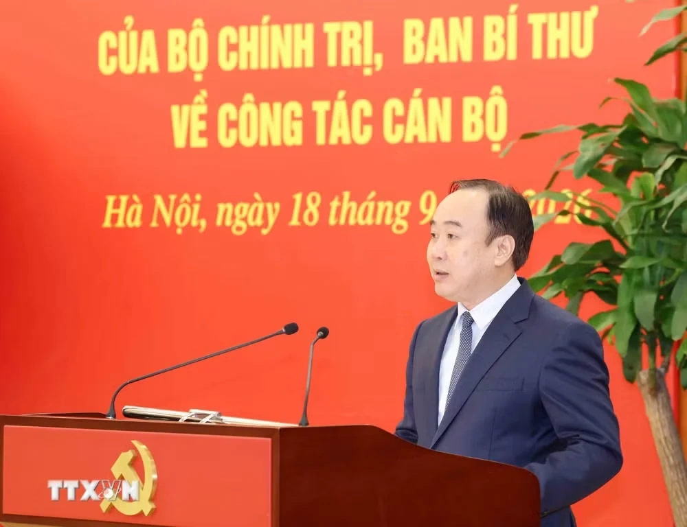 Công bố 12 quyết định của Bộ Chính trị, Ban Bí thư về công tác cán bộ