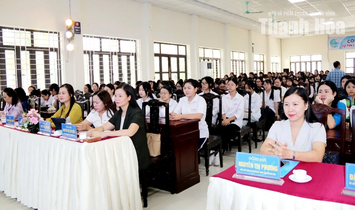 300 học sinh tham gia chương trình truyền thông “Con gái chọn STEM”