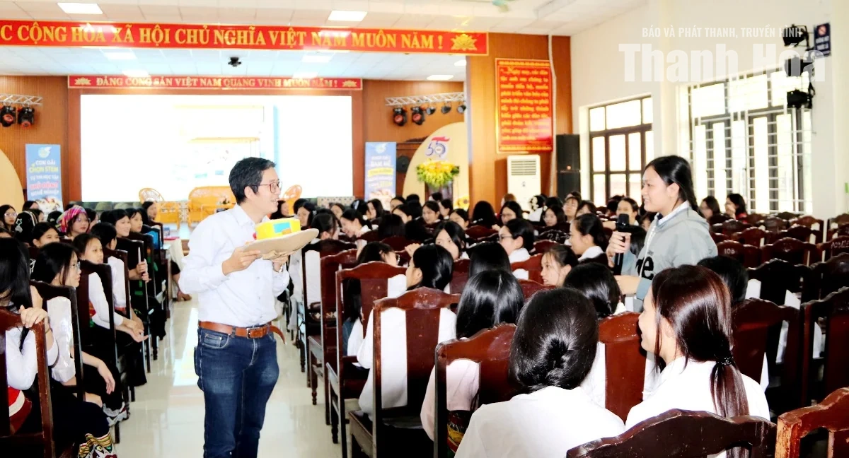 300 học sinh tham gia chương trình truyền thông “Con gái chọn STEM”
