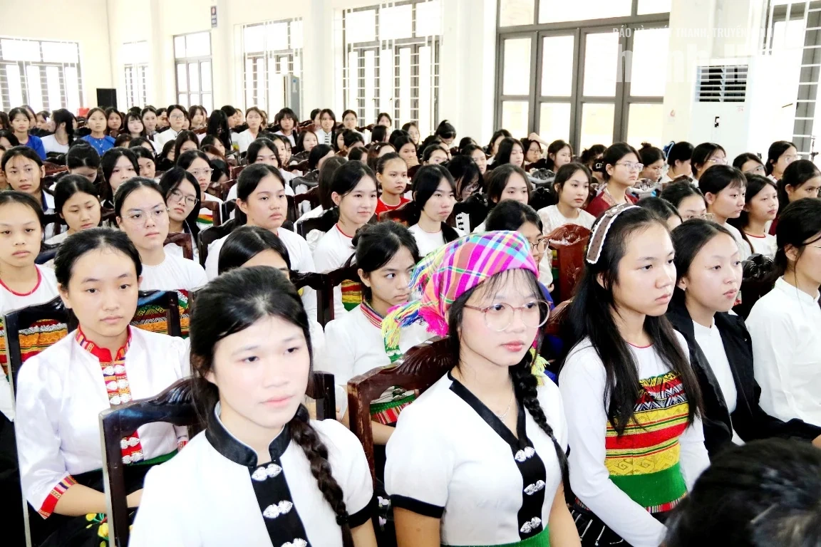 300 học sinh tham gia chương trình truyền thông “Con gái chọn STEM”