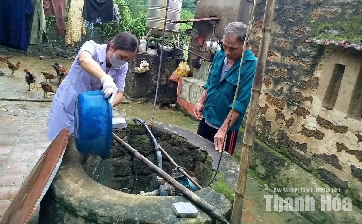 Bám trụ vùng lũ, chung tay đưa cuộc sống trở lại bình thường